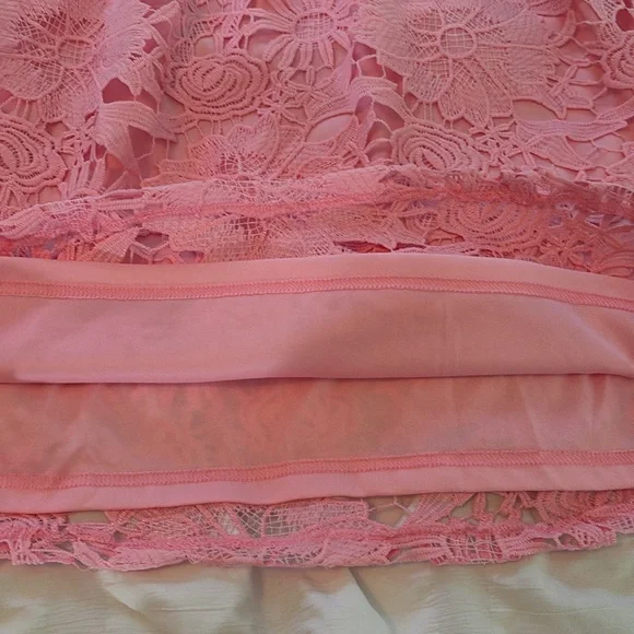 NY&Co Halter Neck Crochet Lace Bow Back Top - size large - NWT - Picture 9 of 12